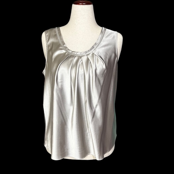 🔥2/$10 NWOT|•EVAN-PICONE•| Beautiful Sleeveless Top Stretch Pin Tucked Neckline - Picture 1 of 8